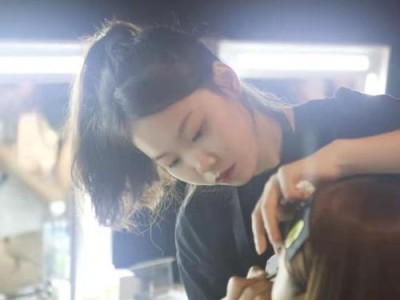 电脑之星杂志妆容教程（学习电脑之星杂志妆容教程，展现时尚与科技的完美结合）