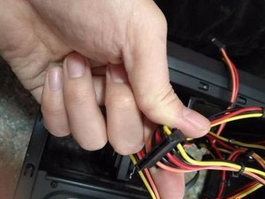 散装电脑硬盘安装教程（从选购到安装，轻松搞定硬盘安装）