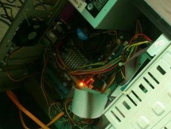 电脑开不了机屏幕没亮灯,屏幕无亮灯现象解析